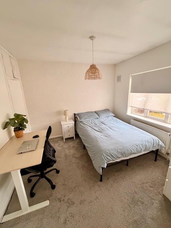 Room Hargood Road in Greater London