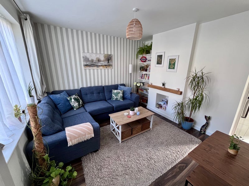 Room Hargood Road in Greater London