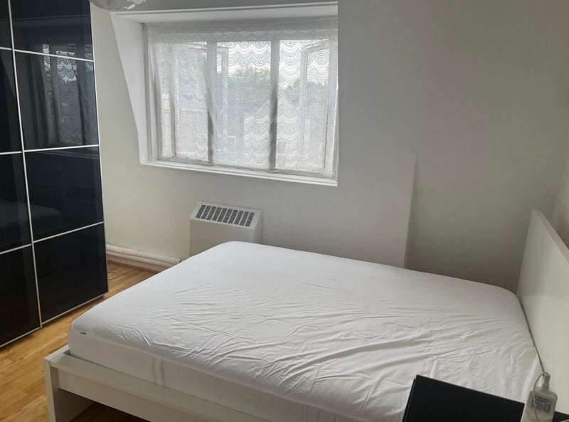 Room Cranleigh Street in Greater London