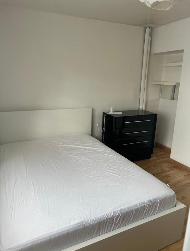 Room Cranleigh Street in Greater London