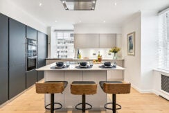 Flat Grosvenor Square in City of Westminster