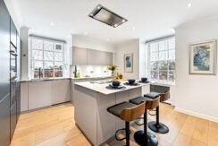 Flat Grosvenor Square in City of Westminster