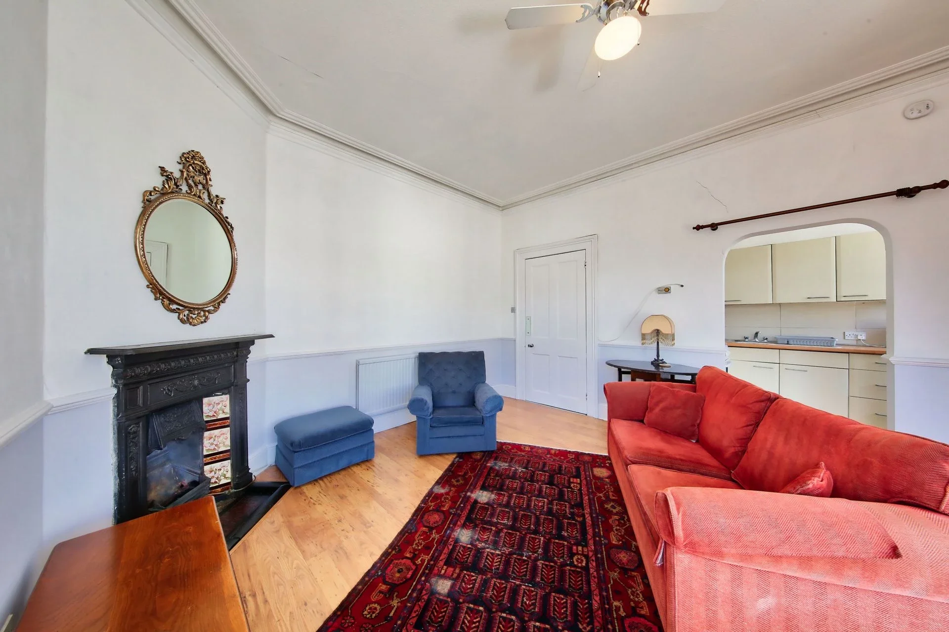 Flat Hendham Road in Greater London
