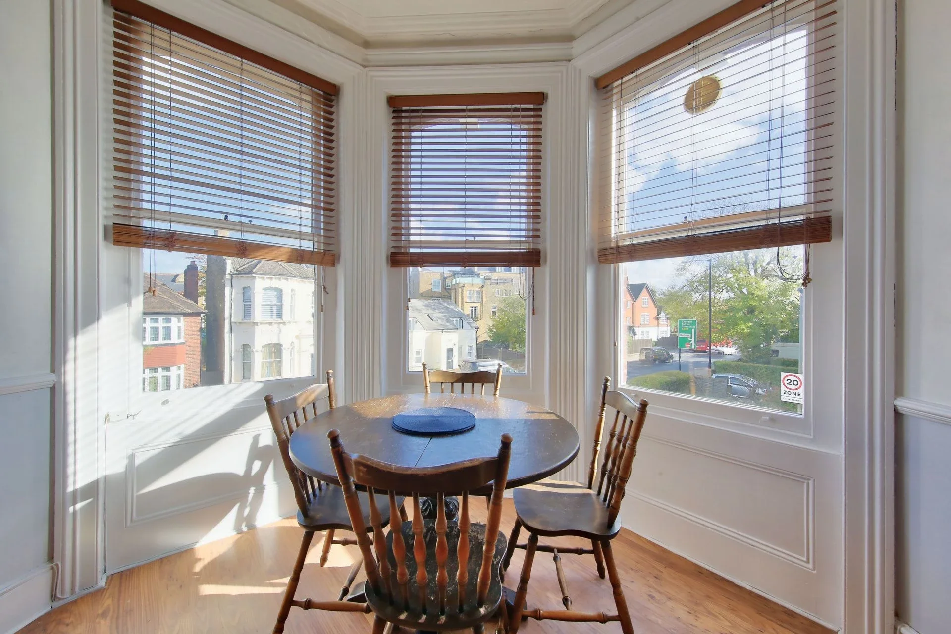 Flat Hendham Road in Greater London
