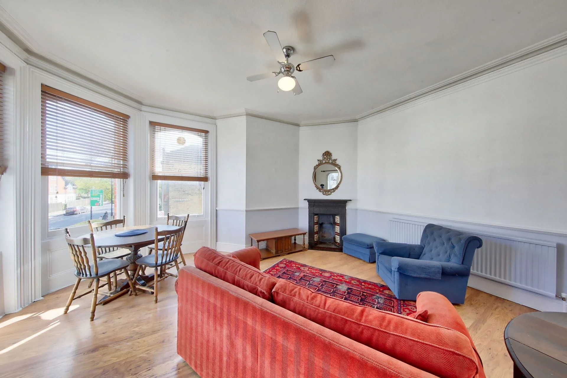 Flat Hendham Road in Greater London
