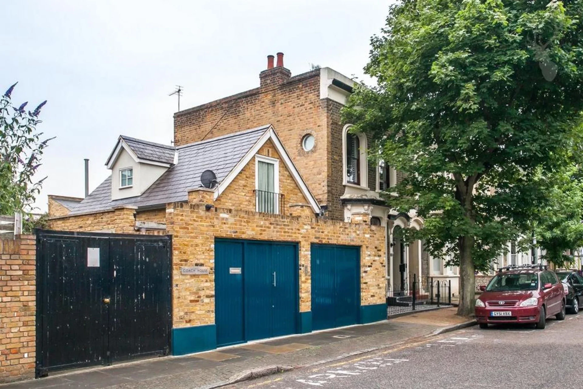 Flat Court Yard in Greater London