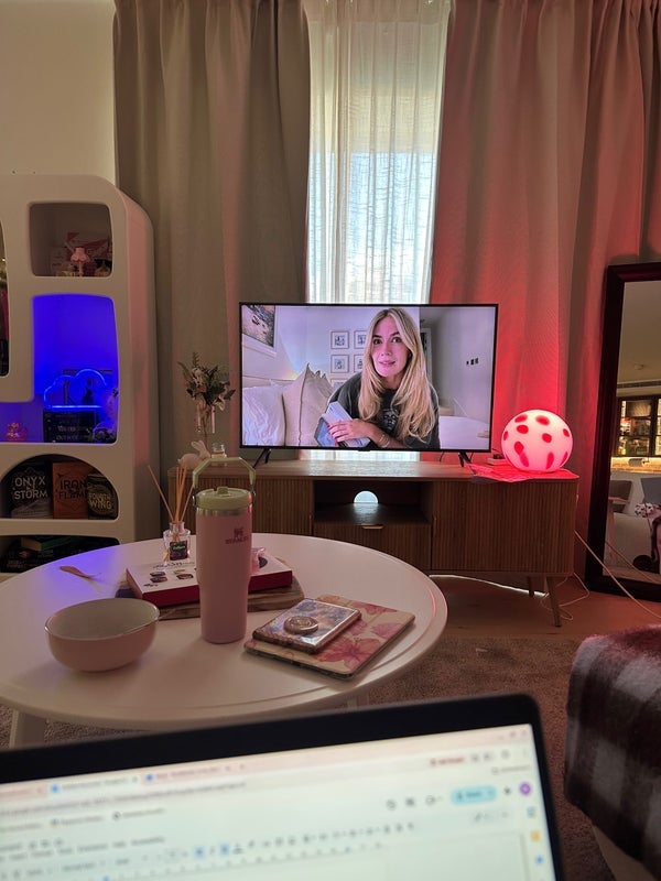 Room Royal Crest Avenue in Greater London