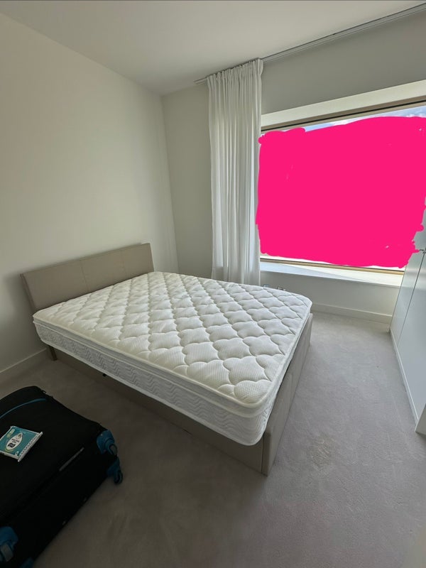 Room Royal Crest Avenue in Greater London