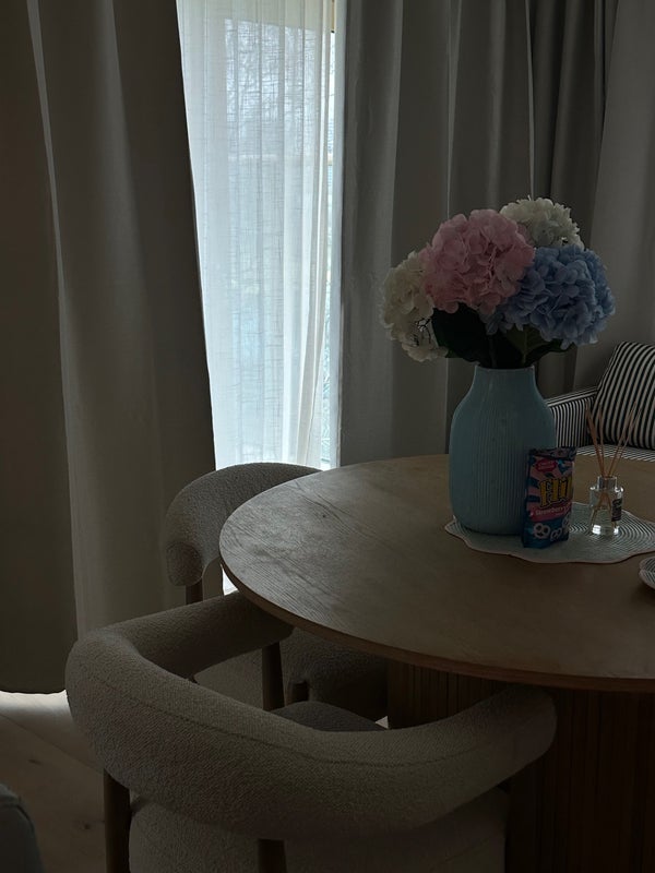 Room Royal Crest Avenue in Greater London