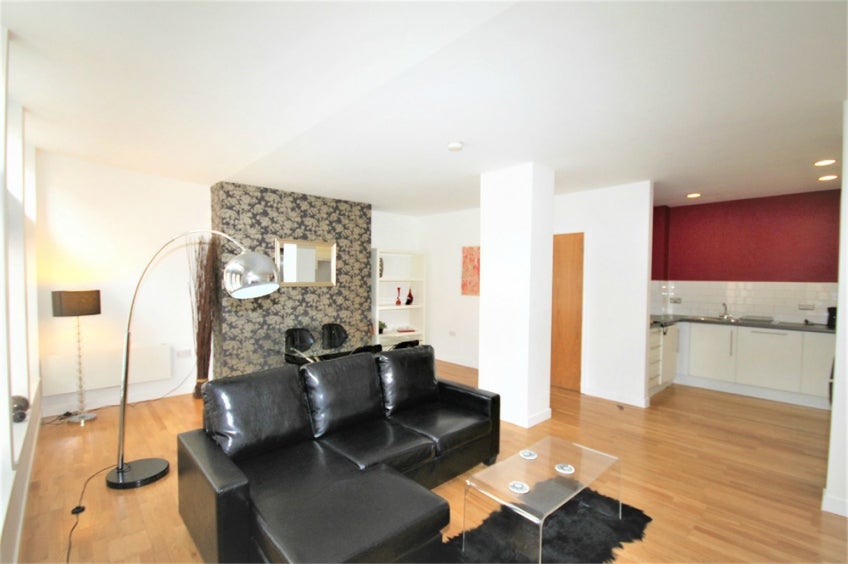 Flat Harrogate Road in Leeds