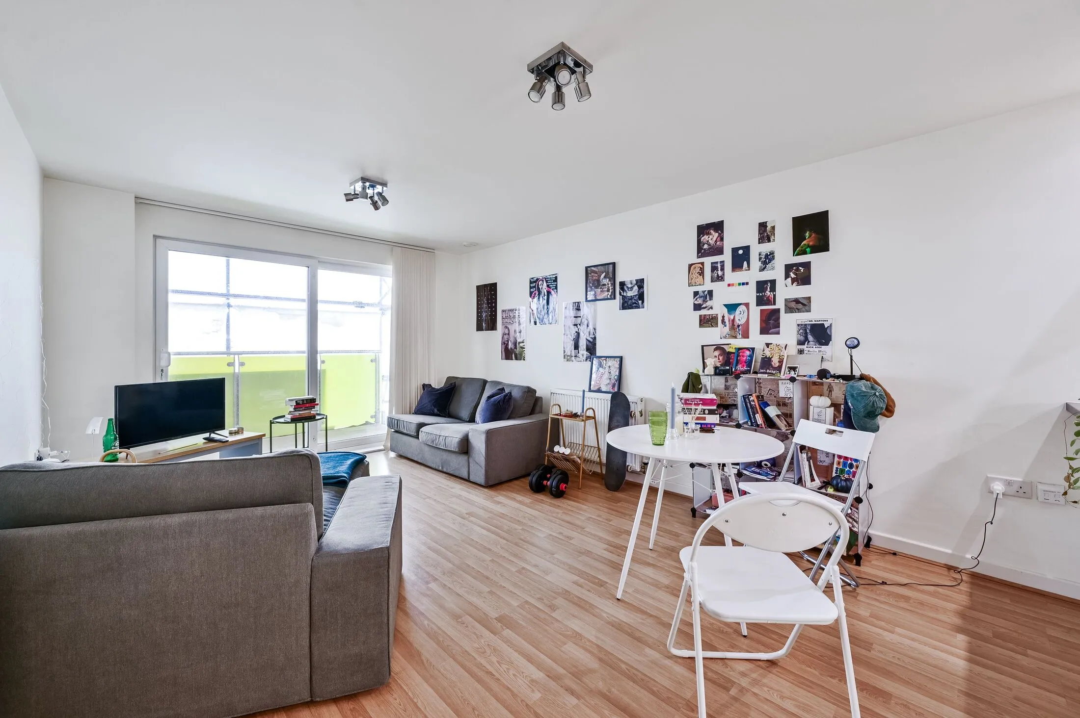 Flat Burdett Road in Greater London