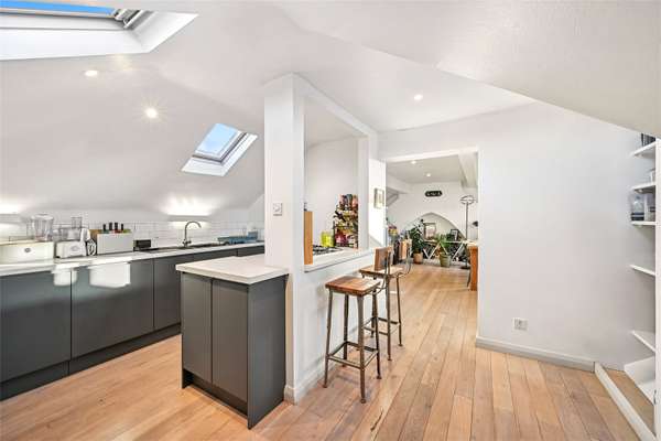Flat Ethelden Road in Greater London