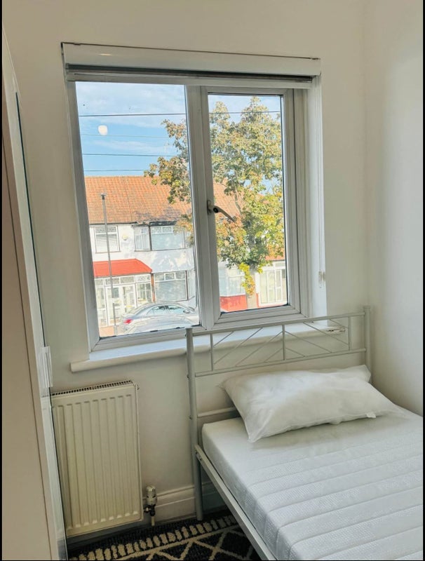Room Woodstock Crescent in Greater London