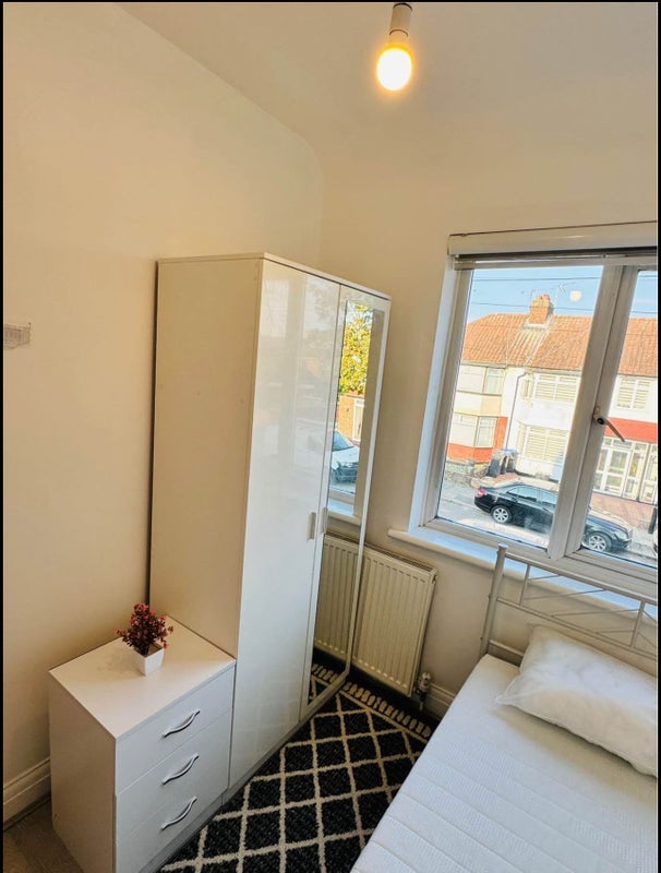 Room Woodstock Crescent in Greater London