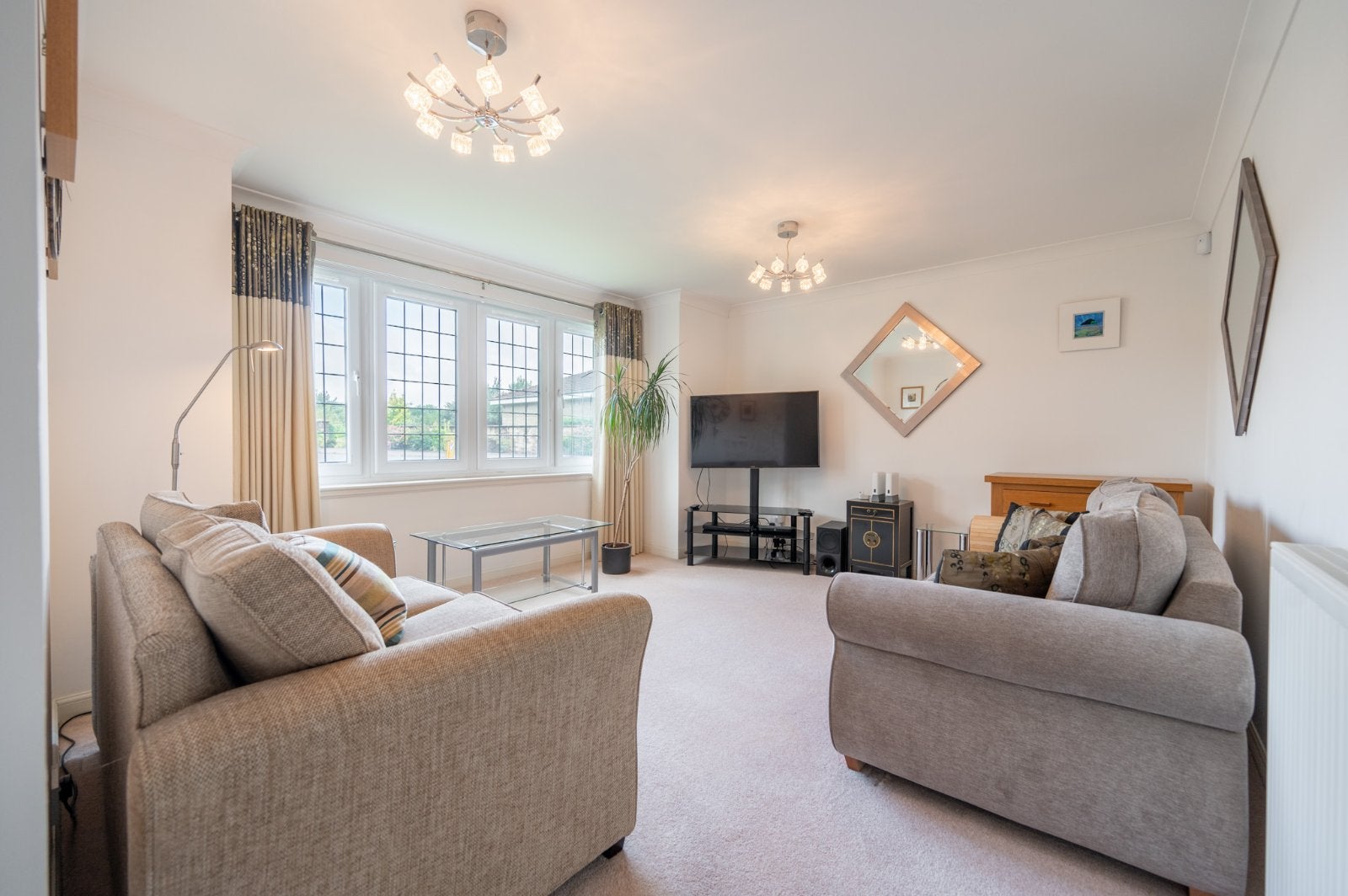 Flat Abbotsford Gardens in Newton Mearns