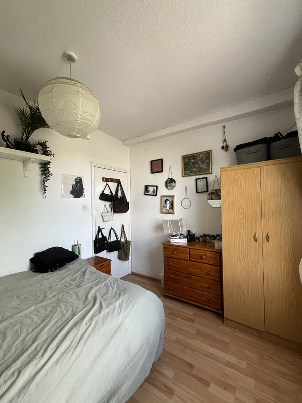 Room Brecknock Road in Greater London