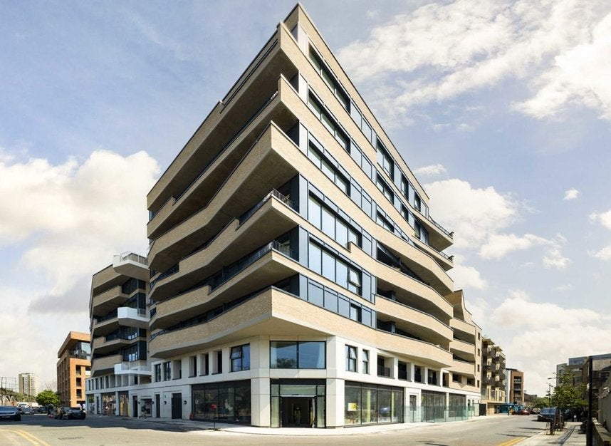 Flat Warburton Road in Greater London