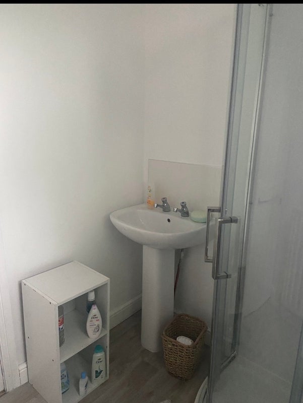 Room Alverthorpe Road in Wakefield