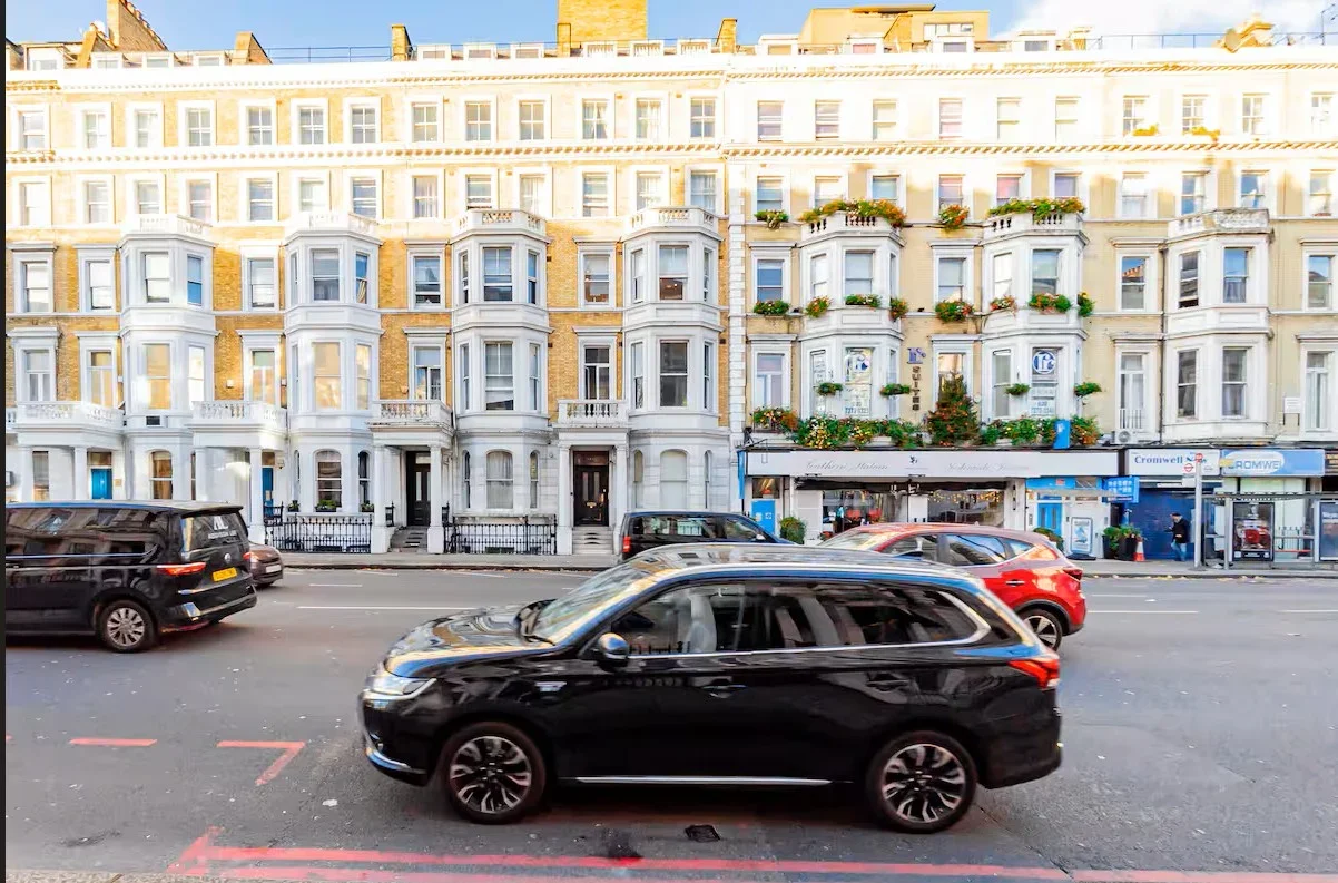 Flat Cromwell Road in Greater London