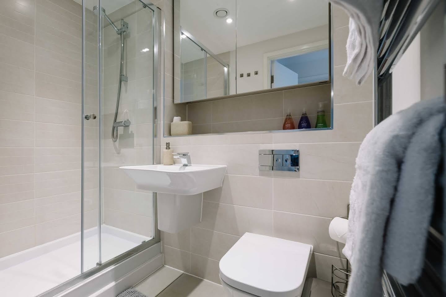 Room Windsor Road in Slough