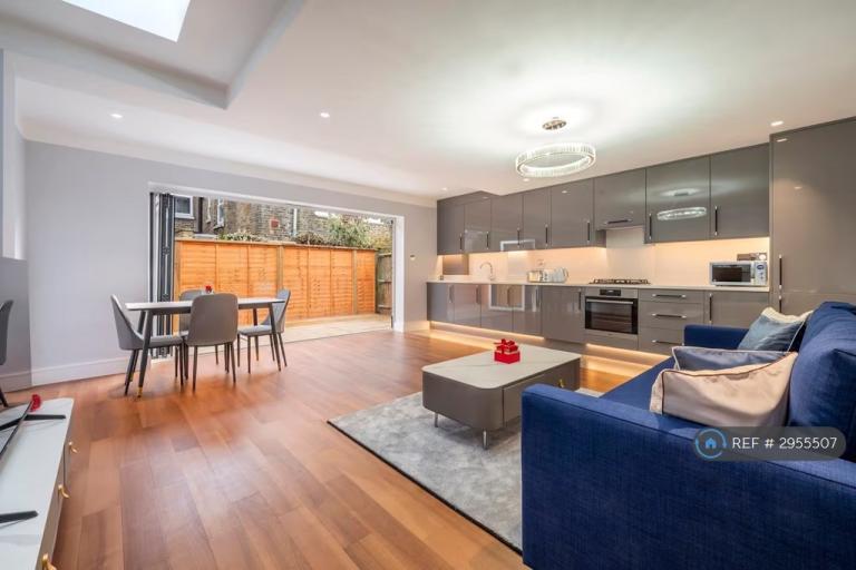 Flat Goldsboro' Road in Greater London
