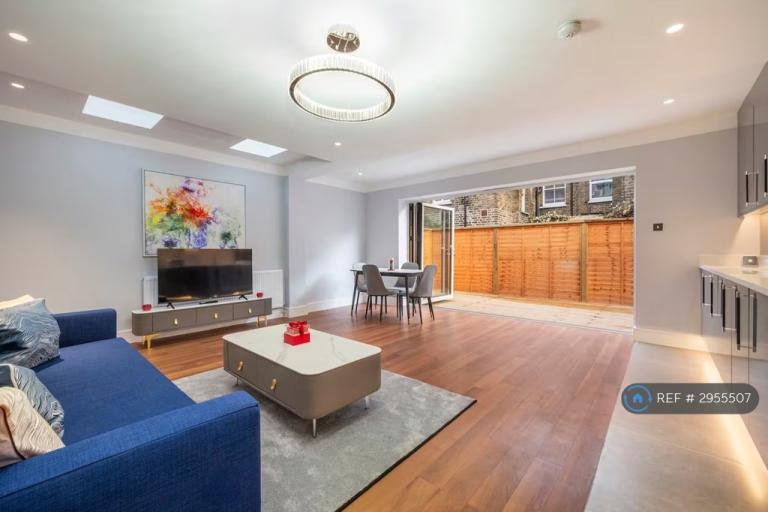 Flat Goldsboro' Road in Greater London