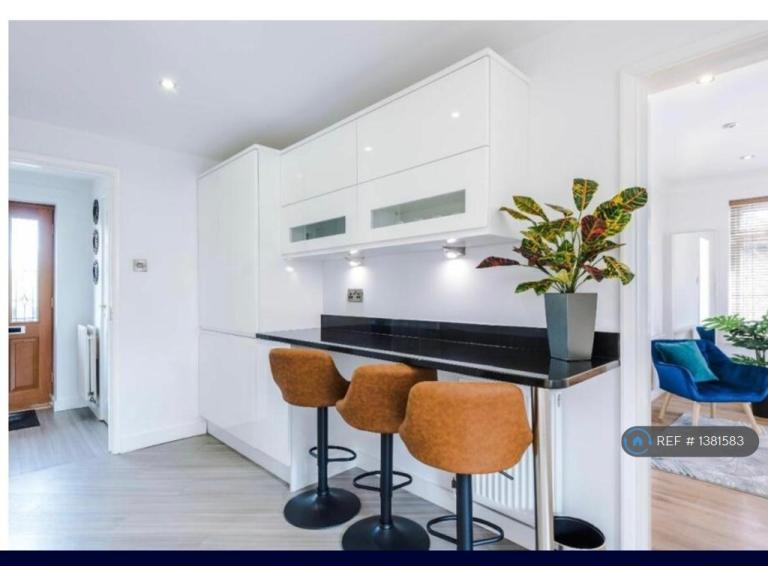 House Gloucester Close in Nuneaton and Bedworth