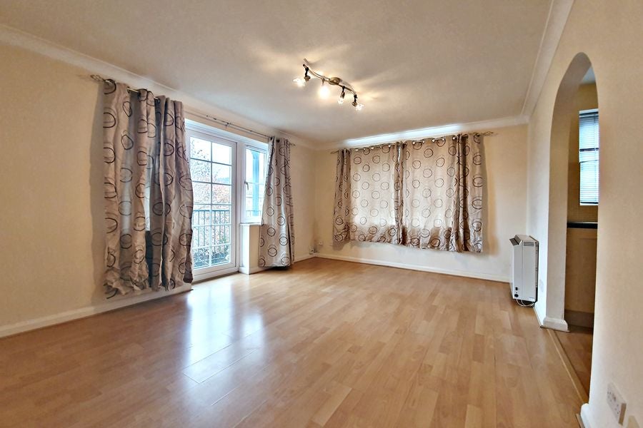 Flat Queen Alexandra Road in High Wycombe