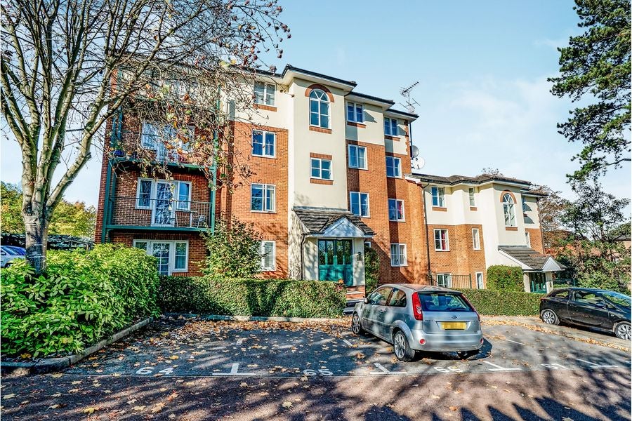 Flat Queen Alexandra Road in High Wycombe