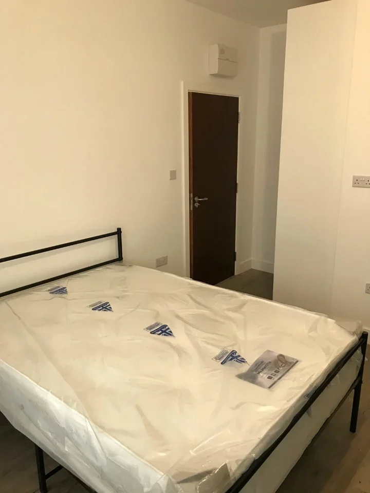 Flat Grenoble Gardens in Greater London