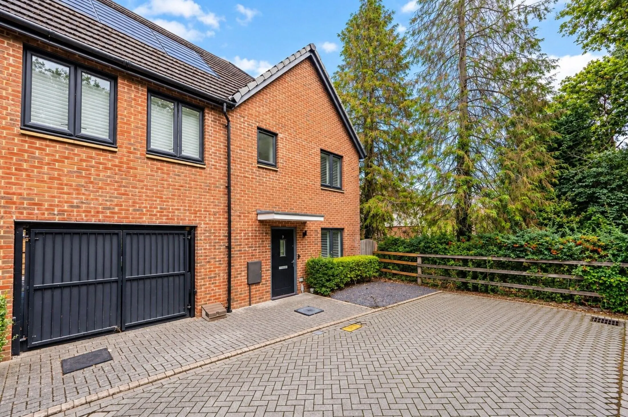 House Hoad Crescent in Woking