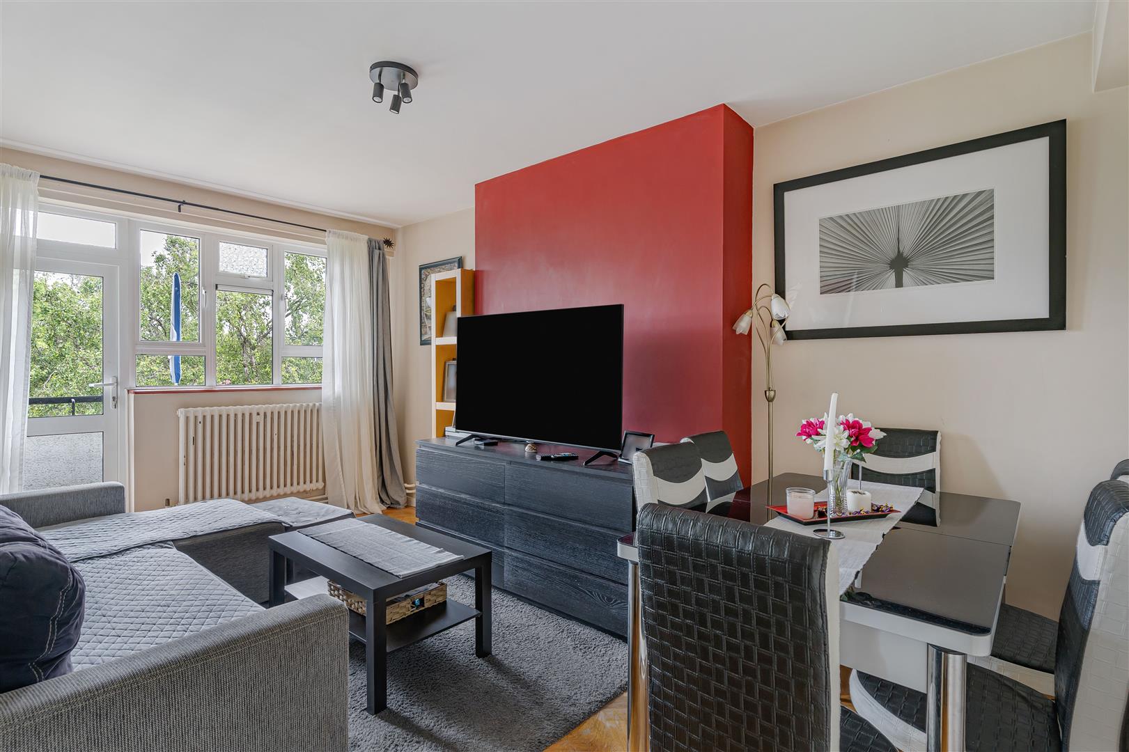 Flat Broughton Road in Greater London
