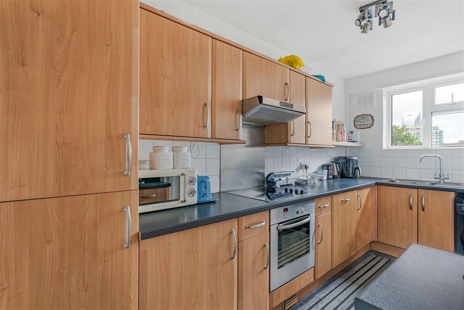 Flat Broughton Road in Greater London