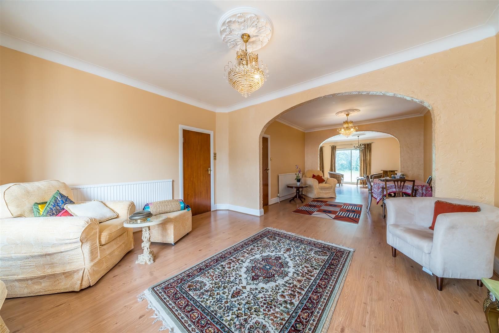 House Langley Crescent in Greater London