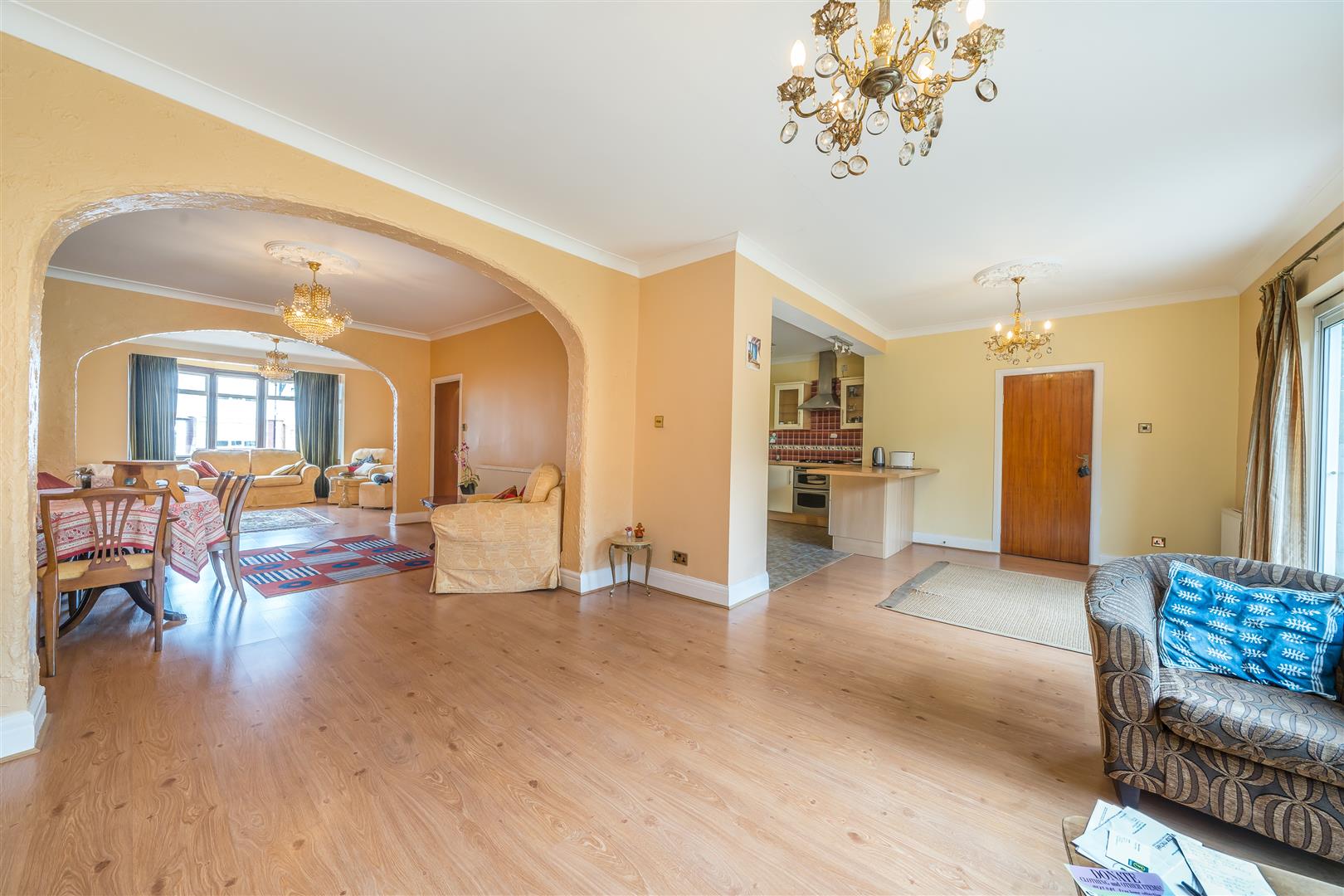 House Langley Crescent in Greater London