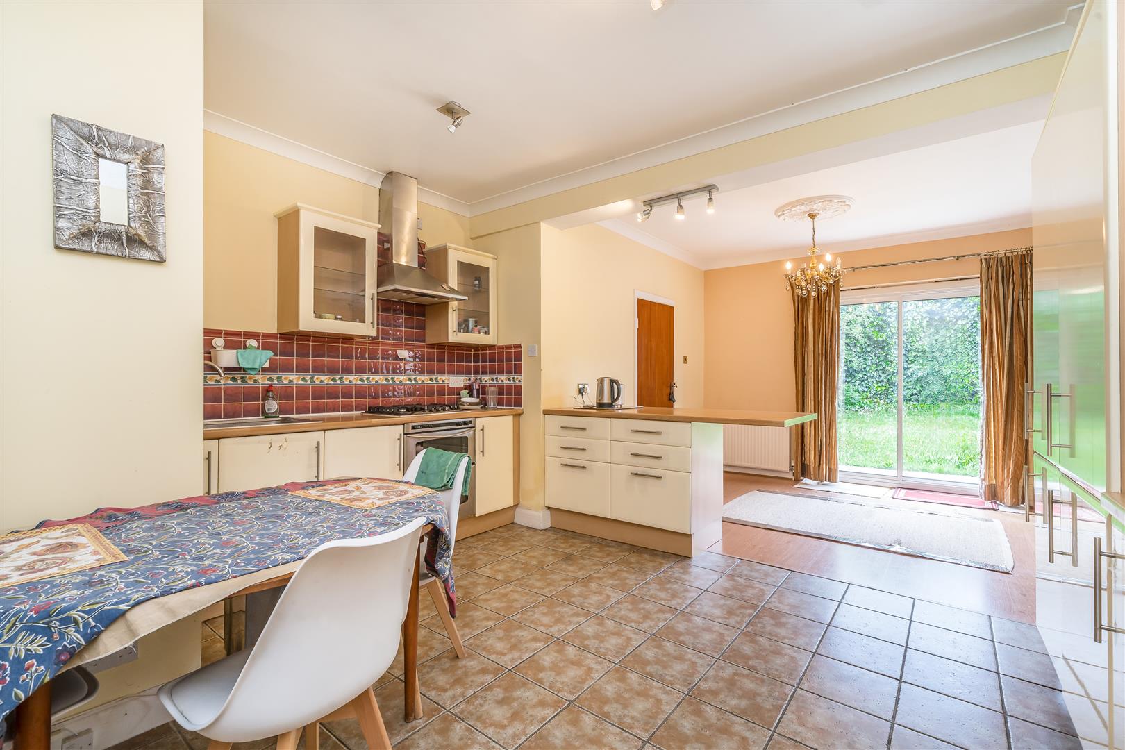 House Langley Crescent in Greater London
