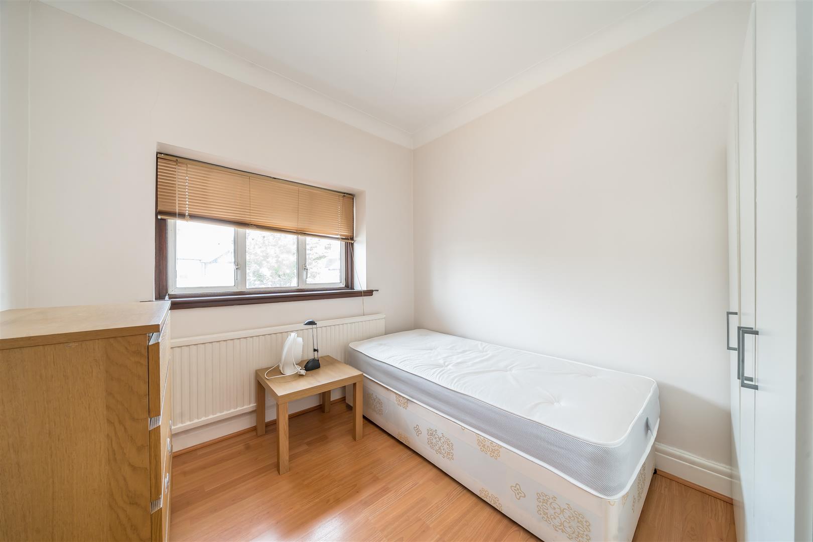 House Langley Crescent in Greater London