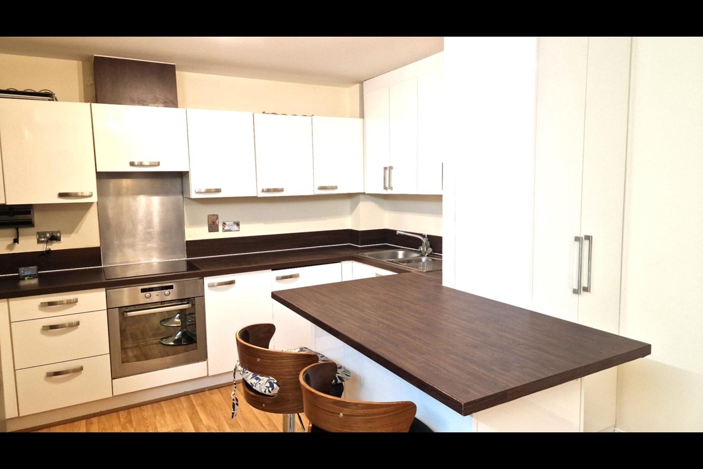 Flat King George Crescent in Greater London