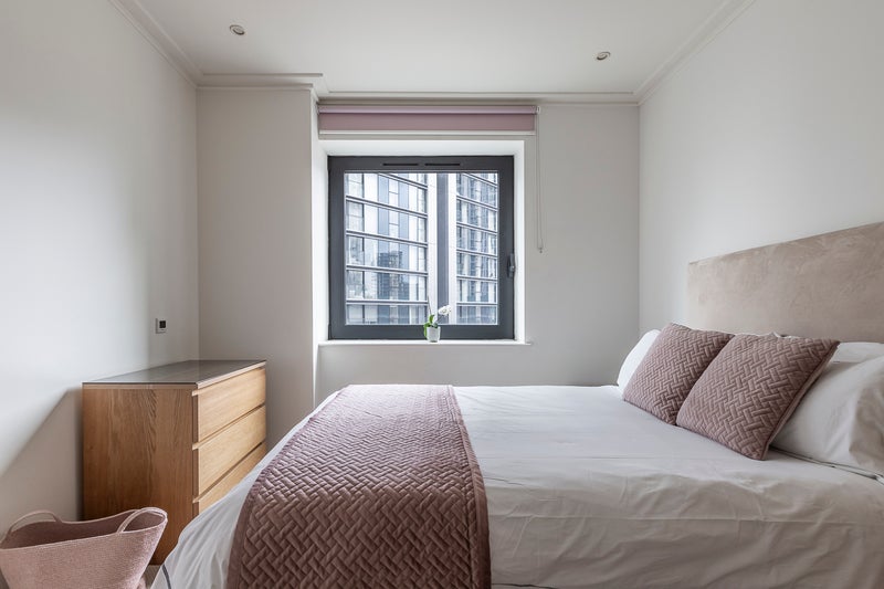 Flat South Quay Square in Greater London
