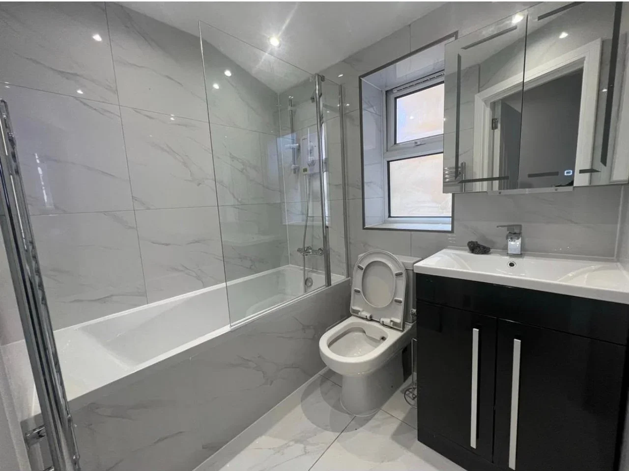 Room Recreation Avenue in Greater London