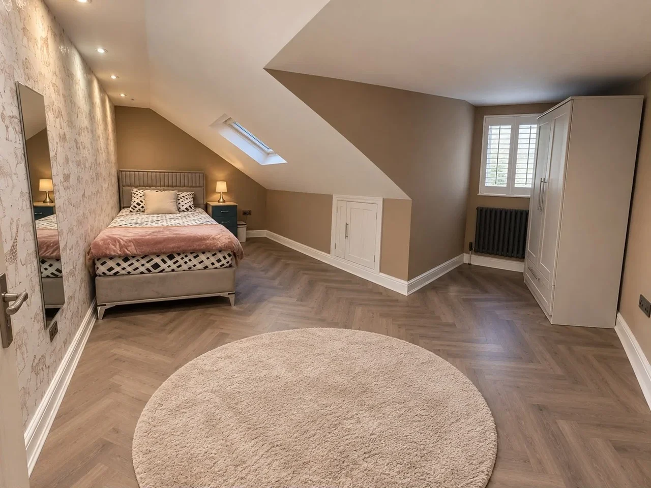 Room Recreation Avenue in Greater London