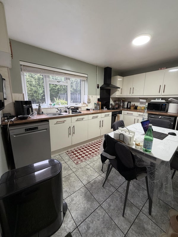 Room Grangewood Road in Stoke-on-Trent