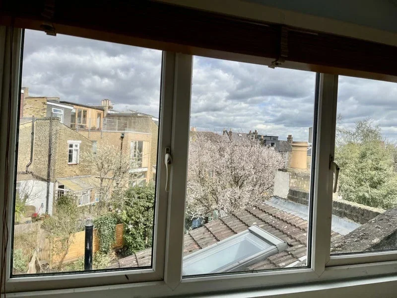 Room Cheltenham Road in Greater London