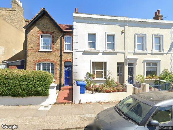 Room Cheltenham Road in Greater London