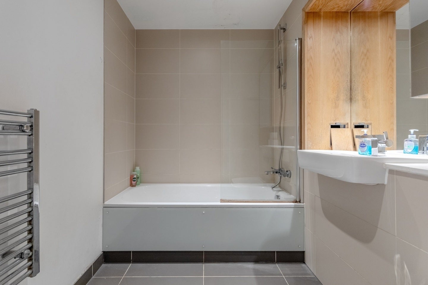 Flat Seager Place in Greater London