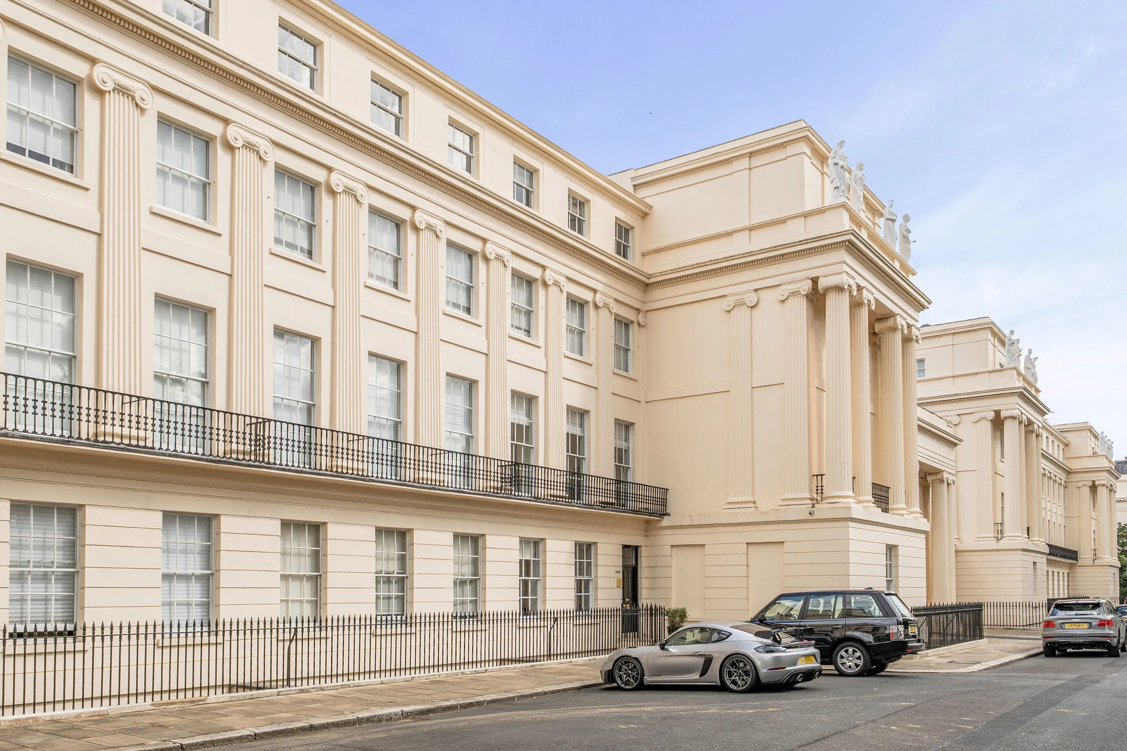 Flat Cumberland Terrace in Greater London