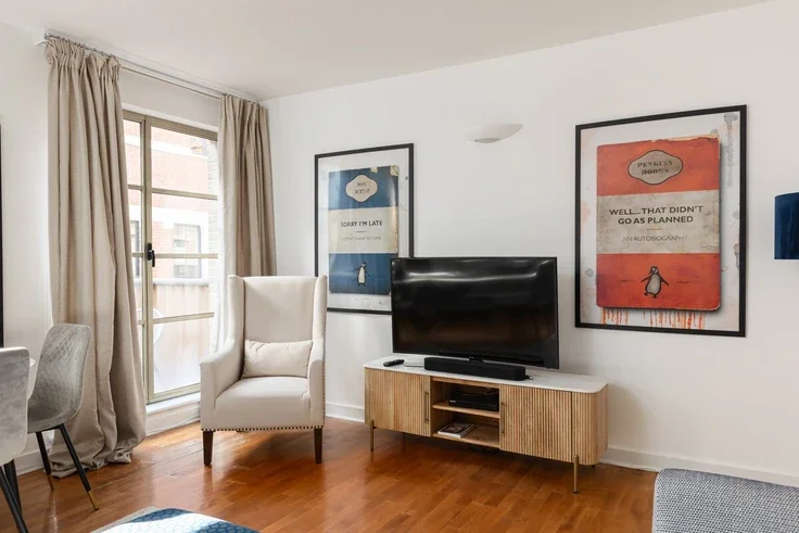 Flat Lafone Street in Greater London