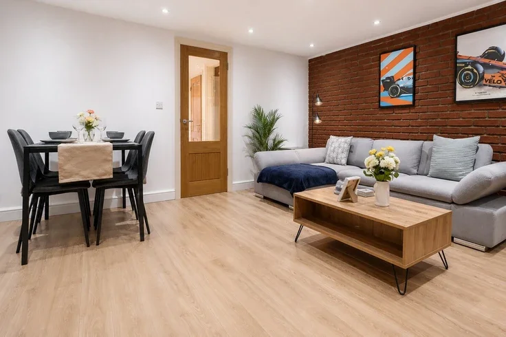Flat Plough Yard in Greater London