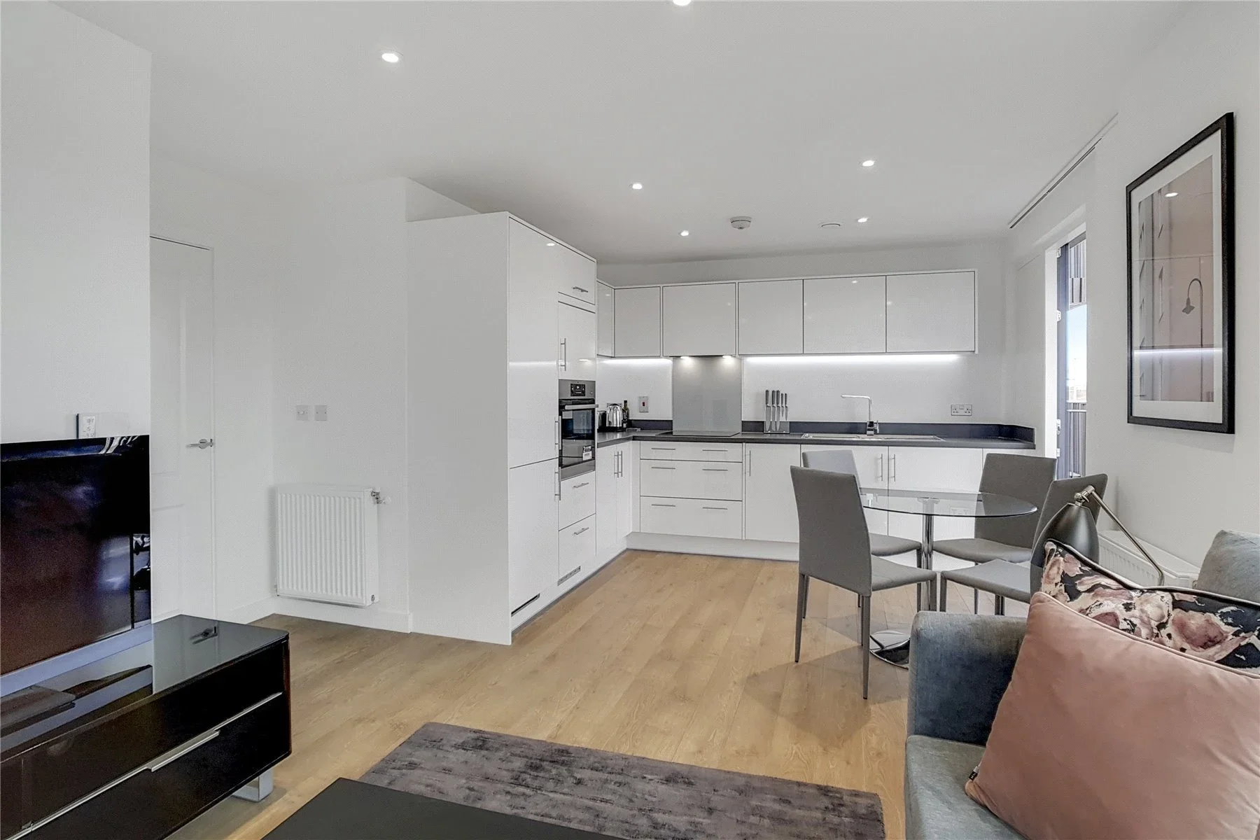Flat Highland Street in Greater London