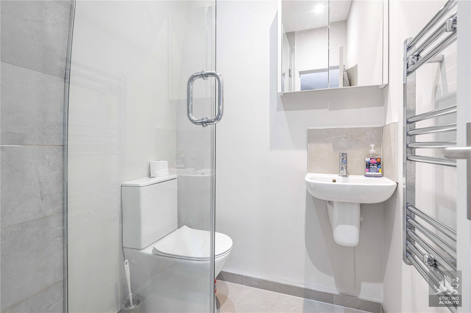 Flat Finchley Road in Greater London